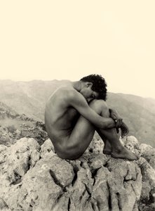 Tanulmány egy férfi aktról egy sziklán, Taormina, Szicília, 1900 körül (szépia fotó)